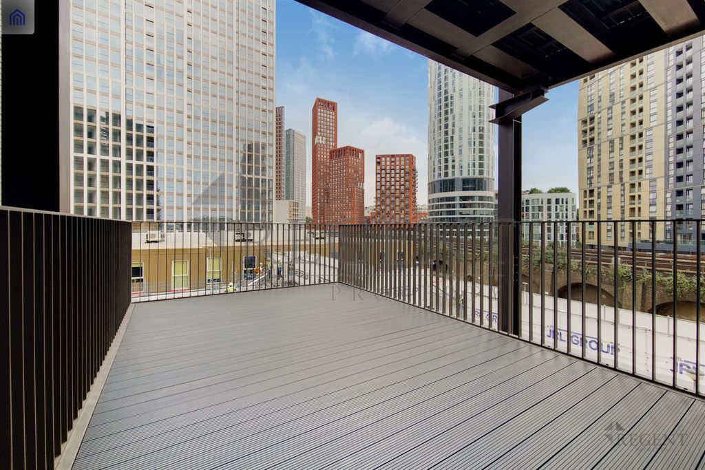 Property photo 3 of 9 Balcony