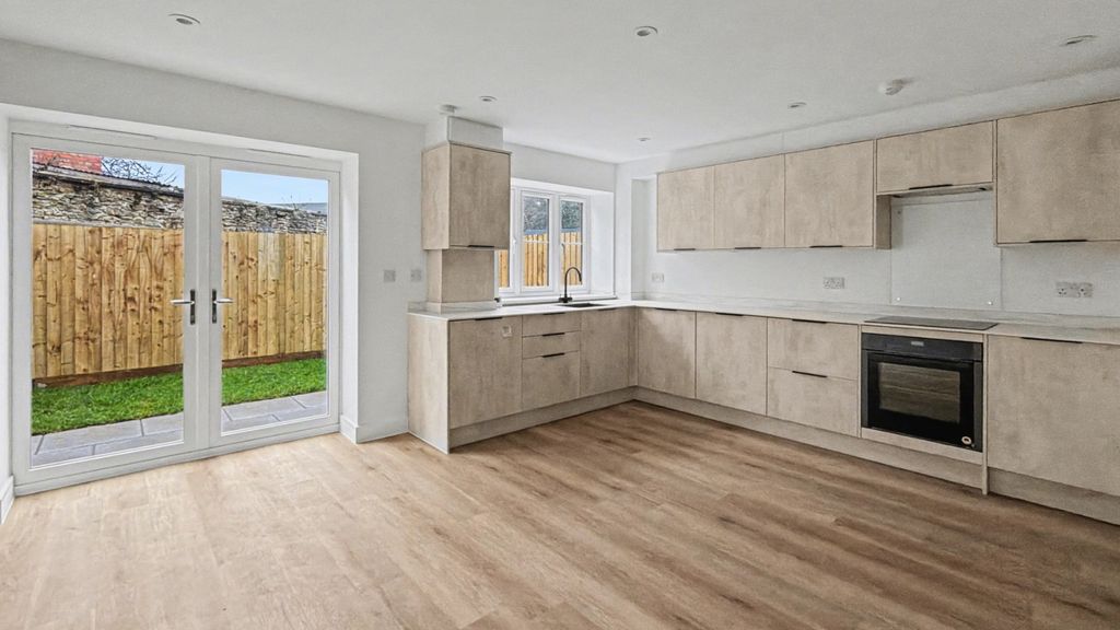 Property photo 2 of 9 4788511