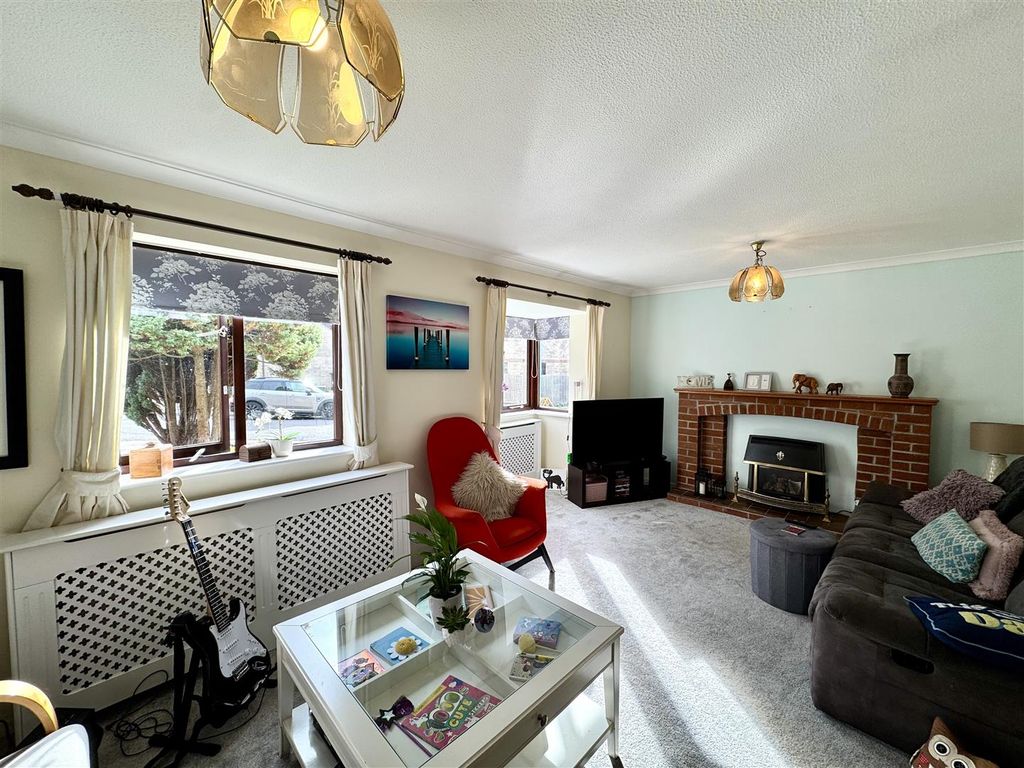 Property photo 2 of 19 Sitting Room