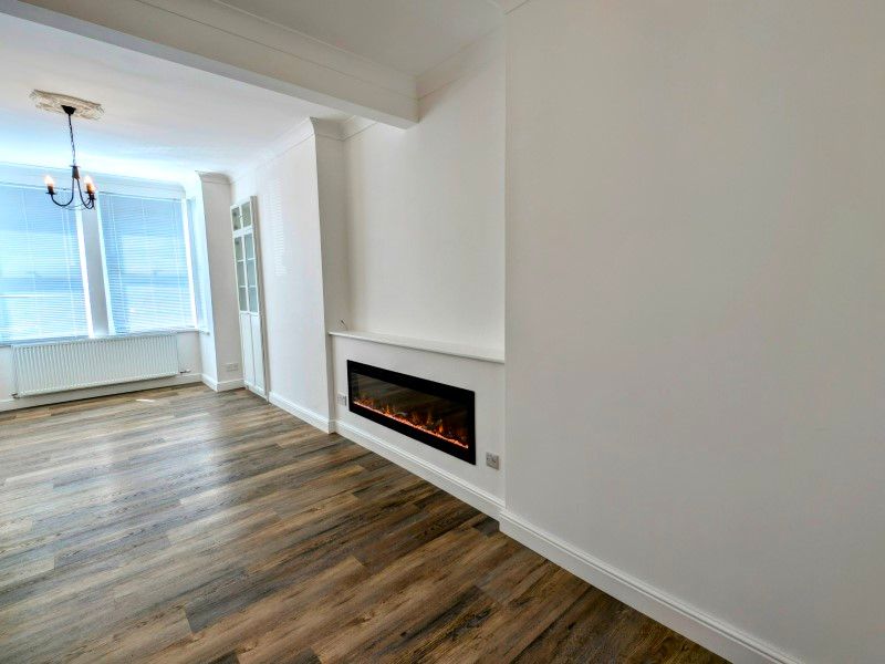 Property photo 2 of 12 Lounge