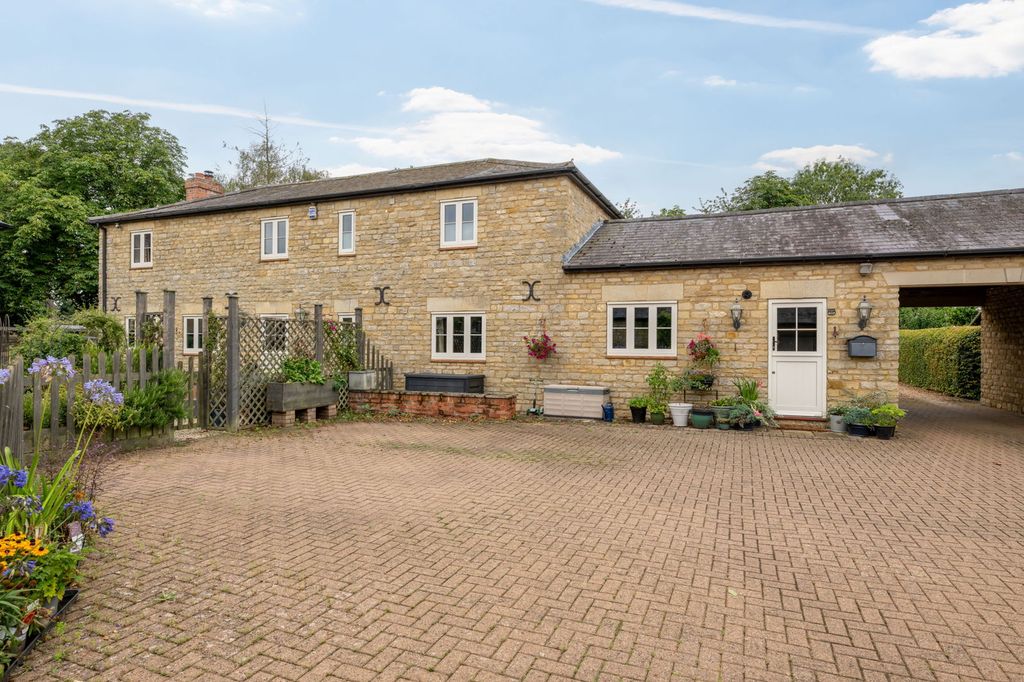 Property photo 2 of 44
