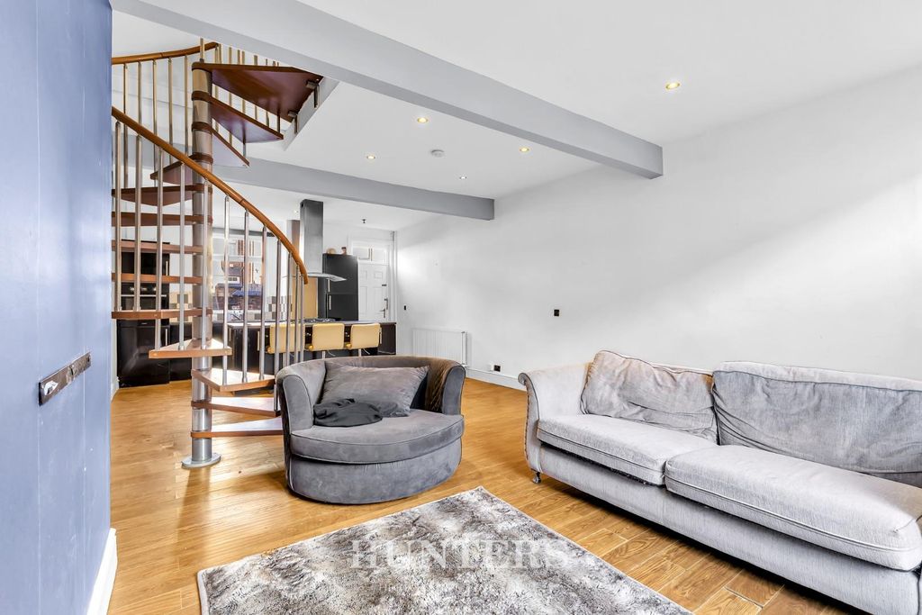 Property photo 3 of 17 Grey Street (2).Jpg