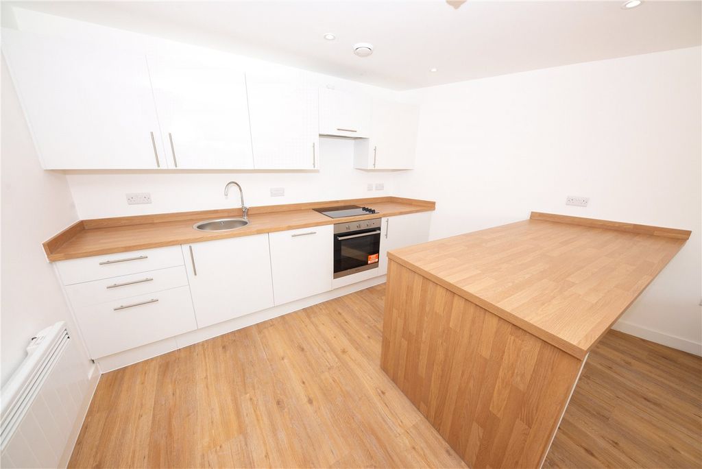 Property photo 3 of 11 Picture No. 02