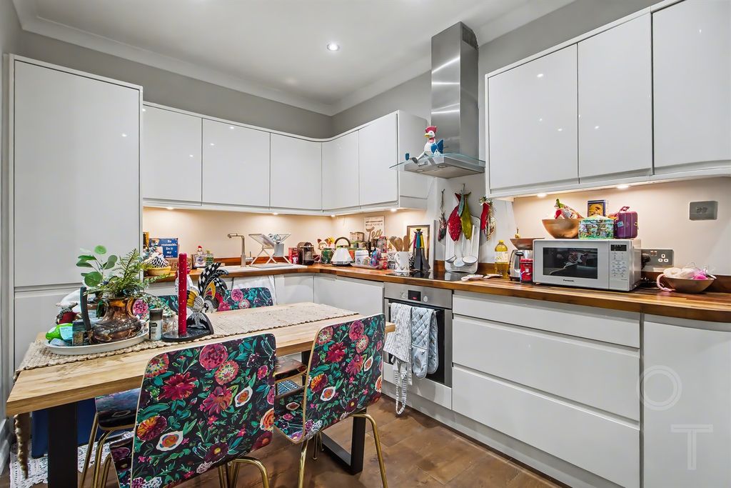 Property photo 2 of 12 Kitchen