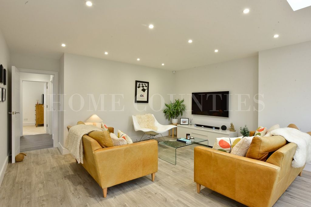 Property photo 2 of 30