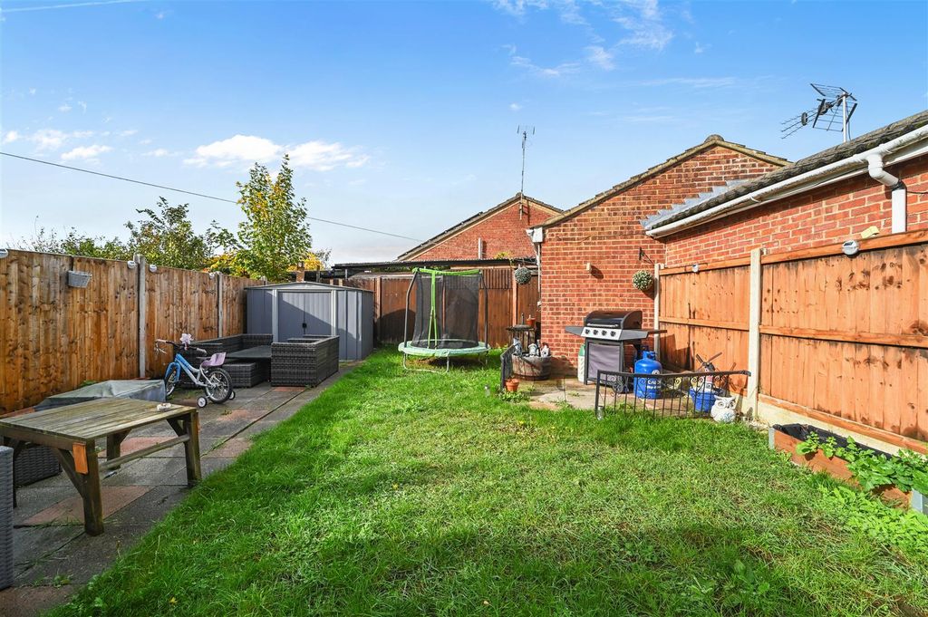 Property photo 2 of 13 Garden