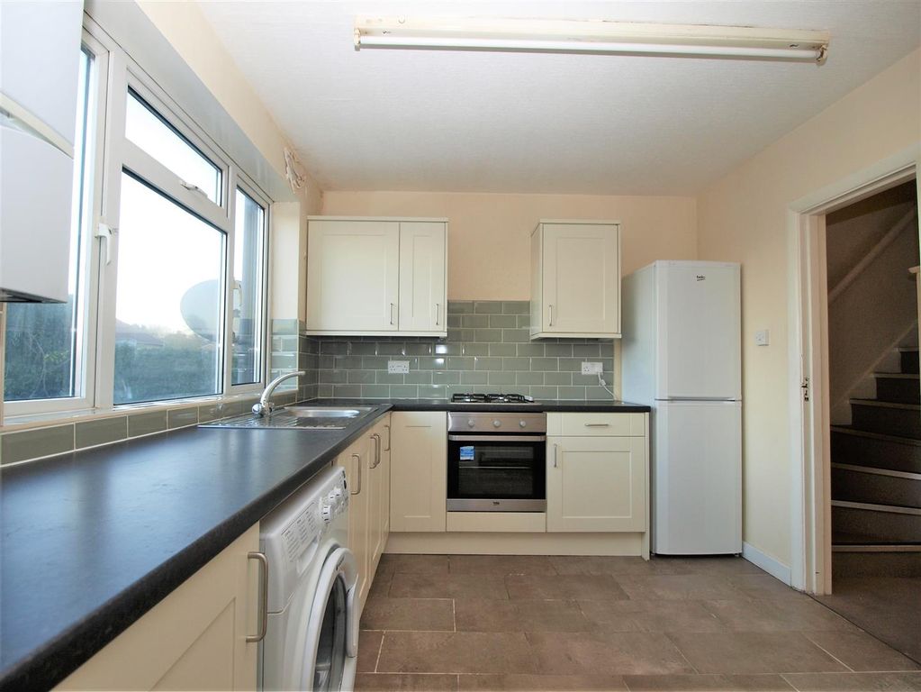 Property photo 2 of 9 Kitchen.Jpg