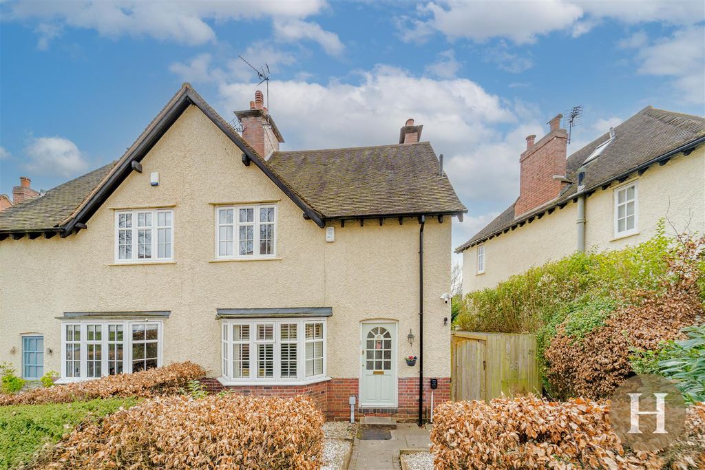 Property photo 1 of 37 Hadleigh Estate Agents-49.Jpg