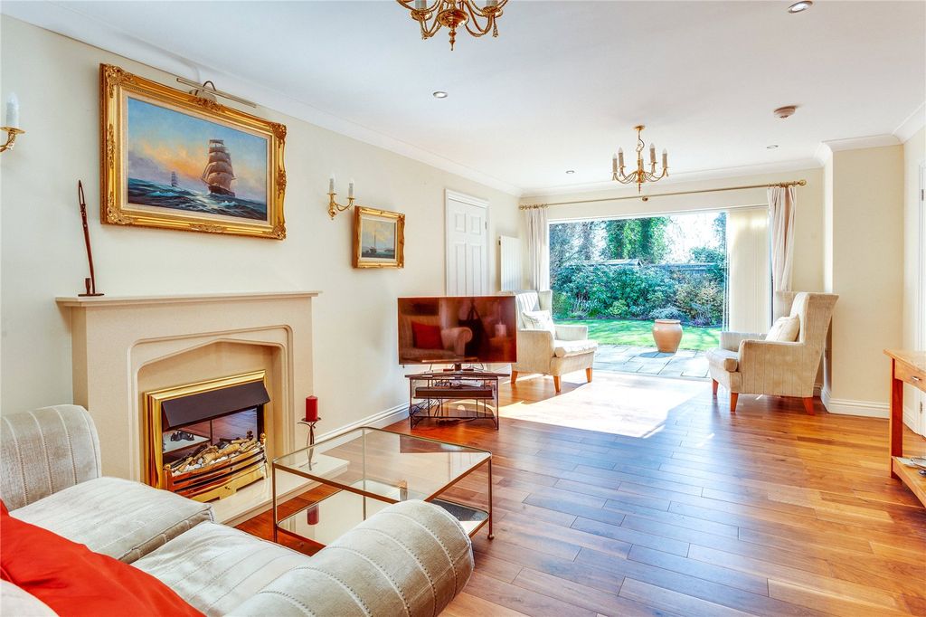 Property photo 2 of 22 Sitting Room