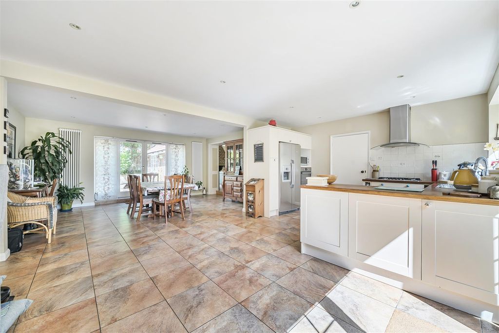 Property photo 3 of 20 Kitchen Breakfast Room.Jpg
