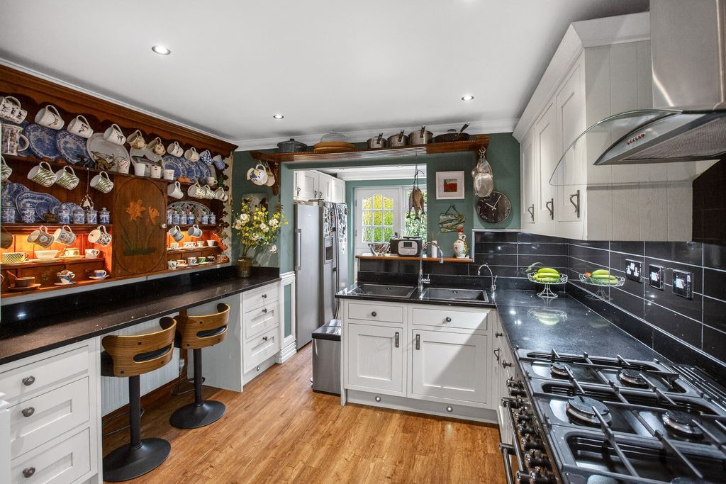 Property photo 3 of 25