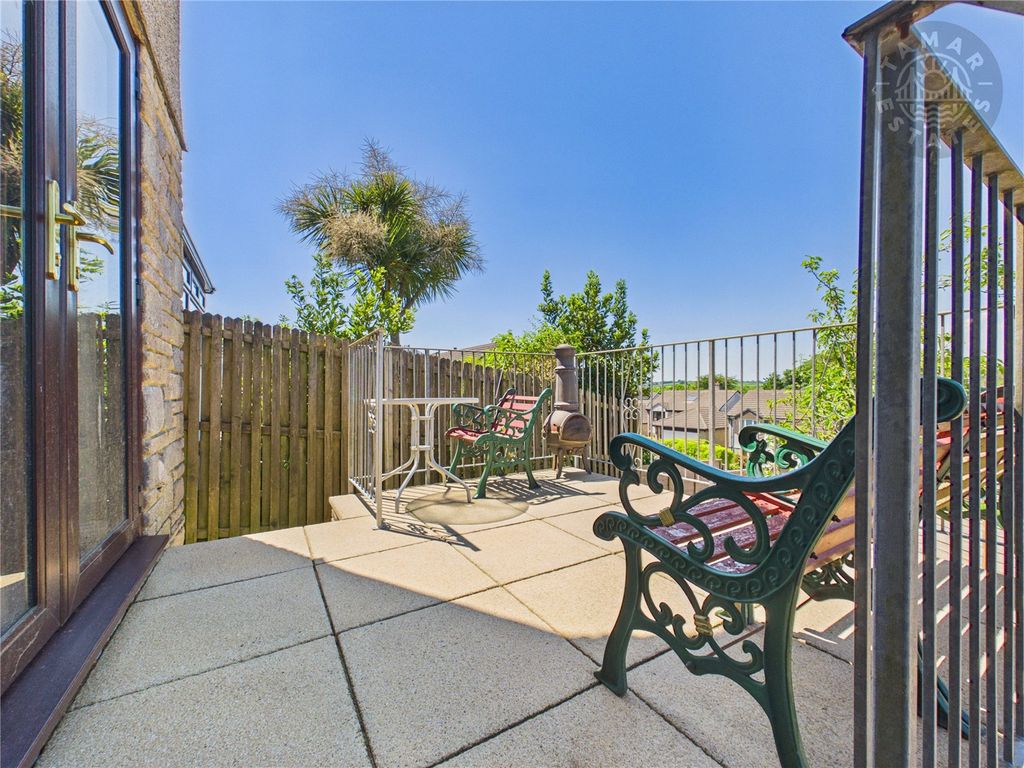 Property photo 3 of 12 Garden Terrace