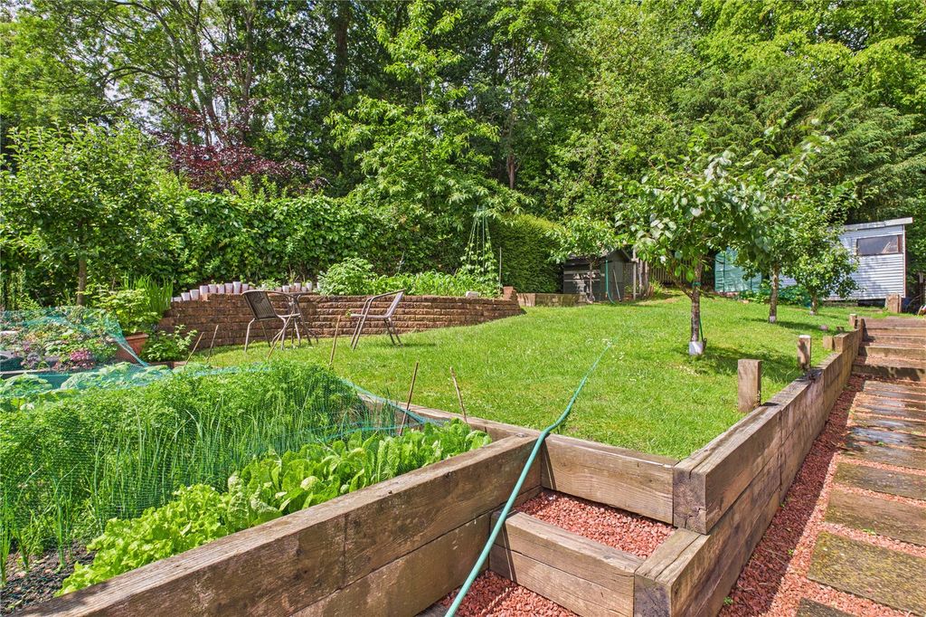 Property photo 2 of 17 Garden