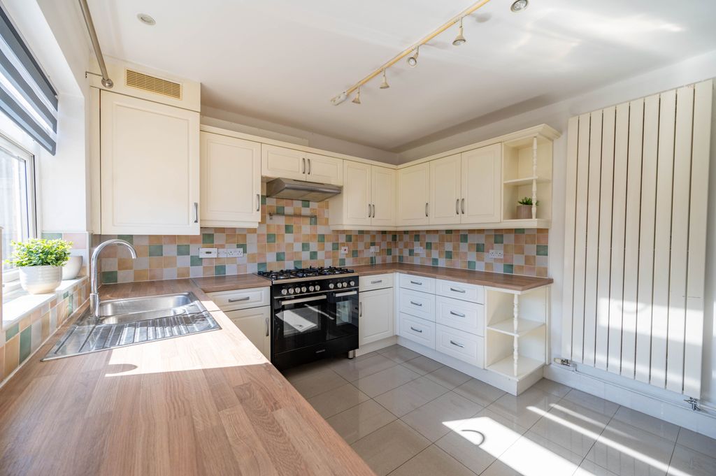 Property photo 3 of 17 Dsl_0946-Hdr