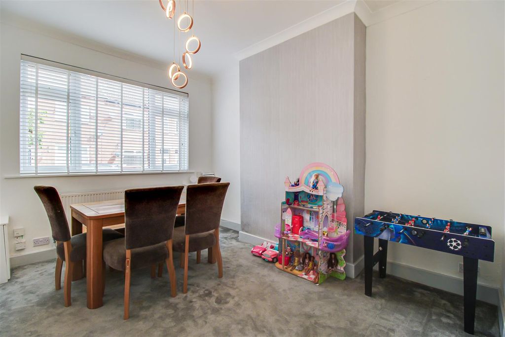 Property photo 3 of 15 Sitting/Dining Room