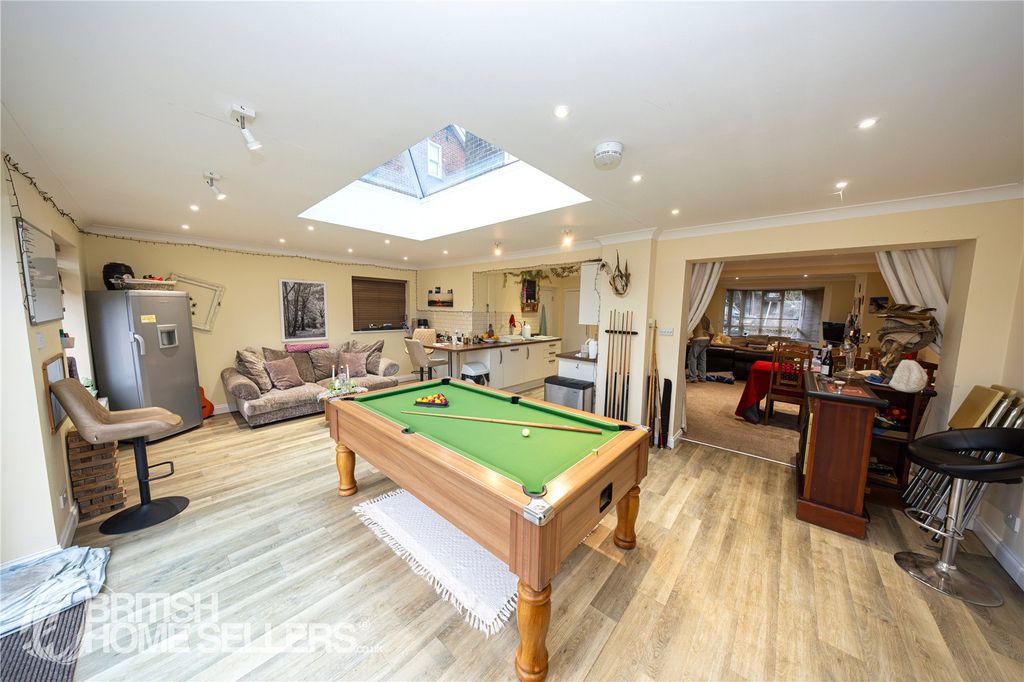 Property photo 2 of 38 Picture No. 32