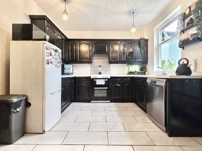Property photo 2 of 18 Kitchen