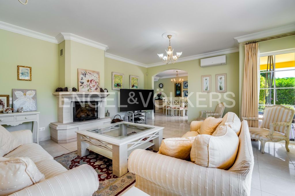 Property photo 3 of 49