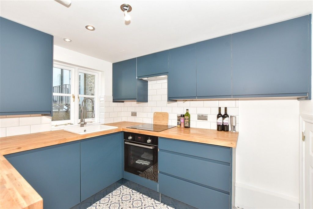 Property photo 3 of 12 Kitchen