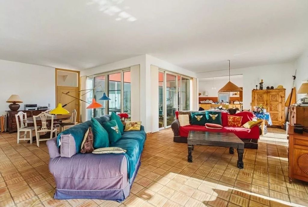 Property photo 2 of 53