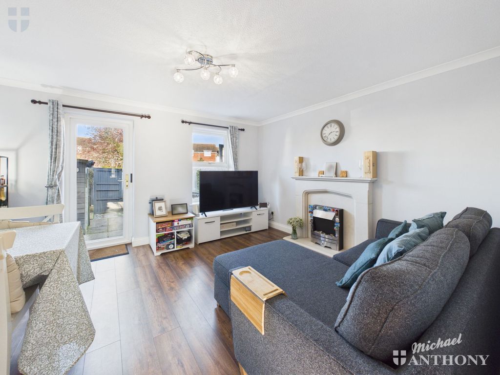 Property photo 3 of 11 Cam03852G0-Pr0595-Still004