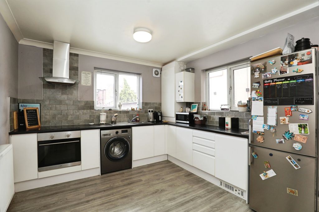 Property photo 2 of 17