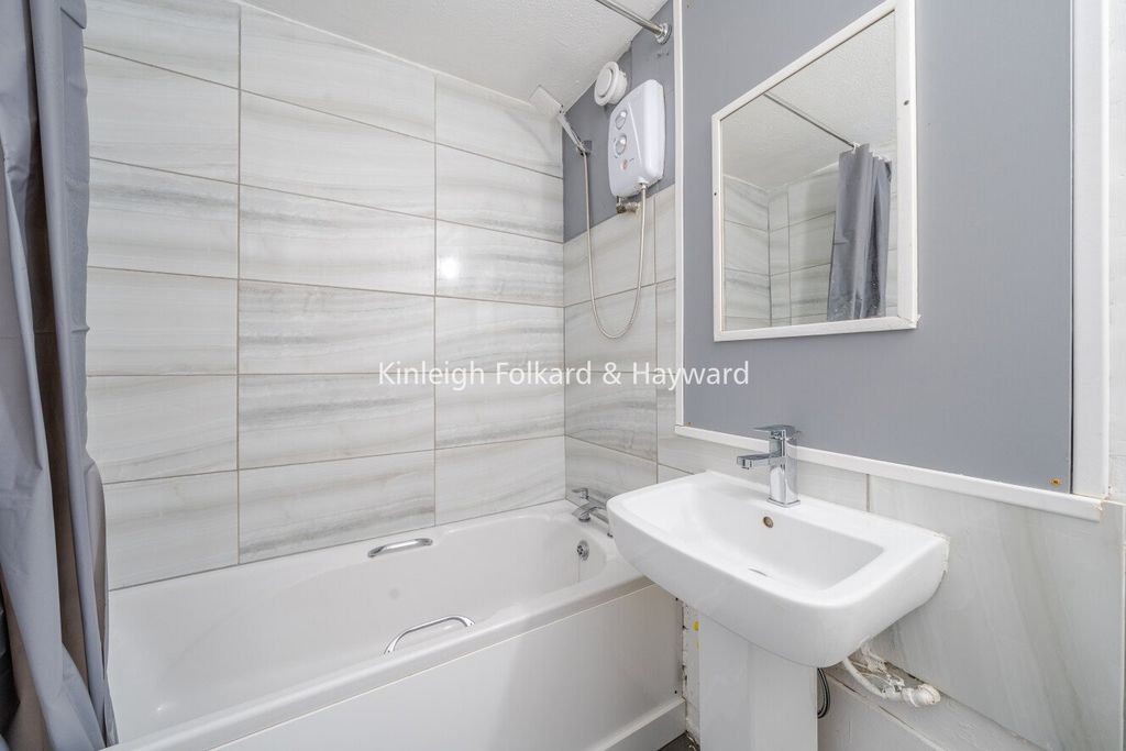 Property photo 3 of 17 Picture No. 02