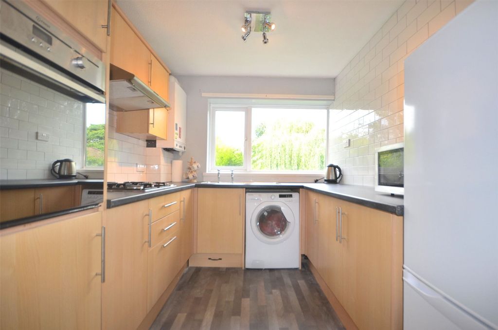 Property photo 2 of 7 Kitchen