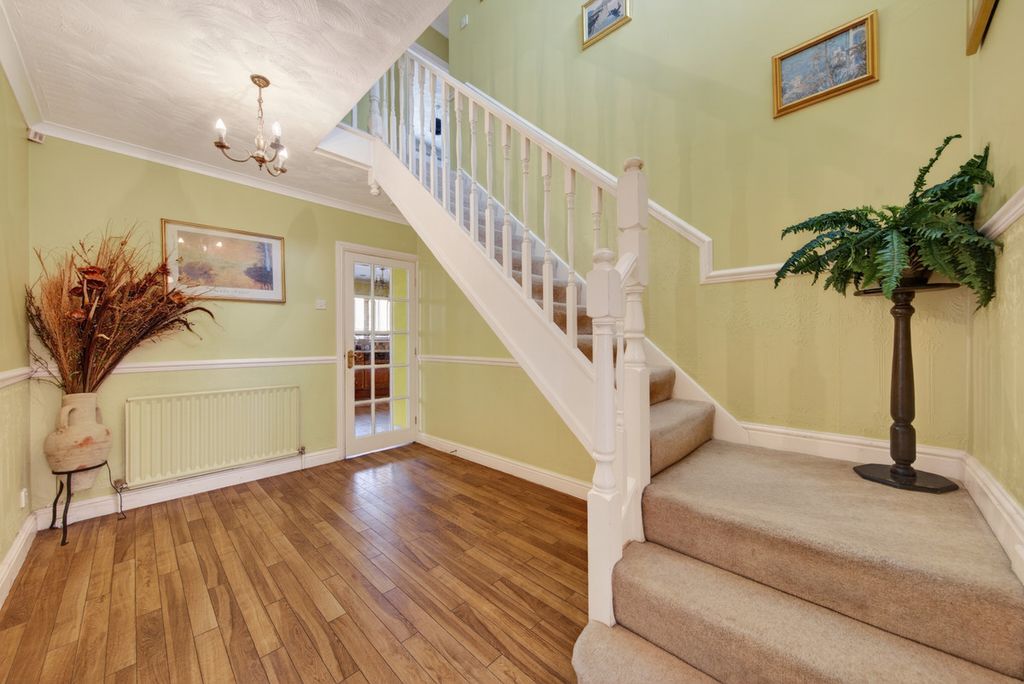 Property photo 2 of 33