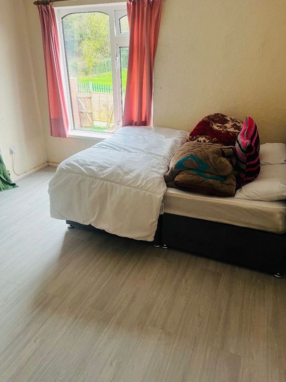 Property photo 1 of 2