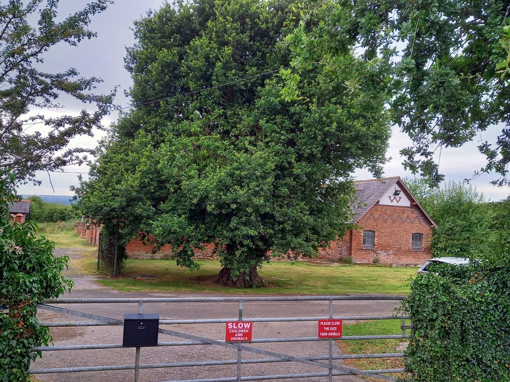 Property photo 3 of 6 Entrance