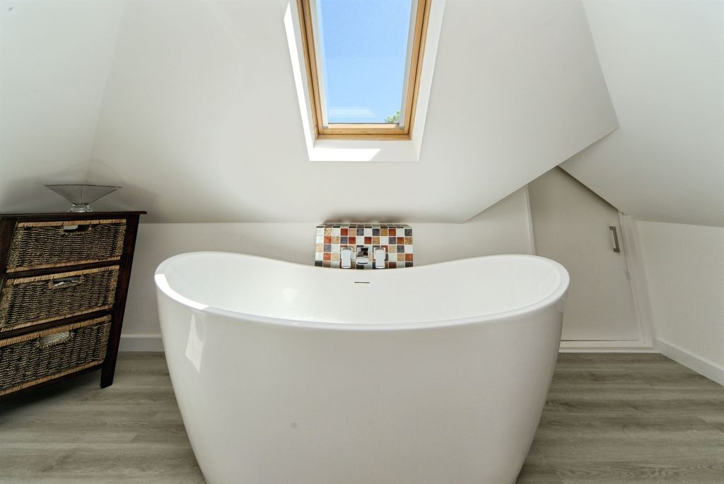 Property photo 3 of 27