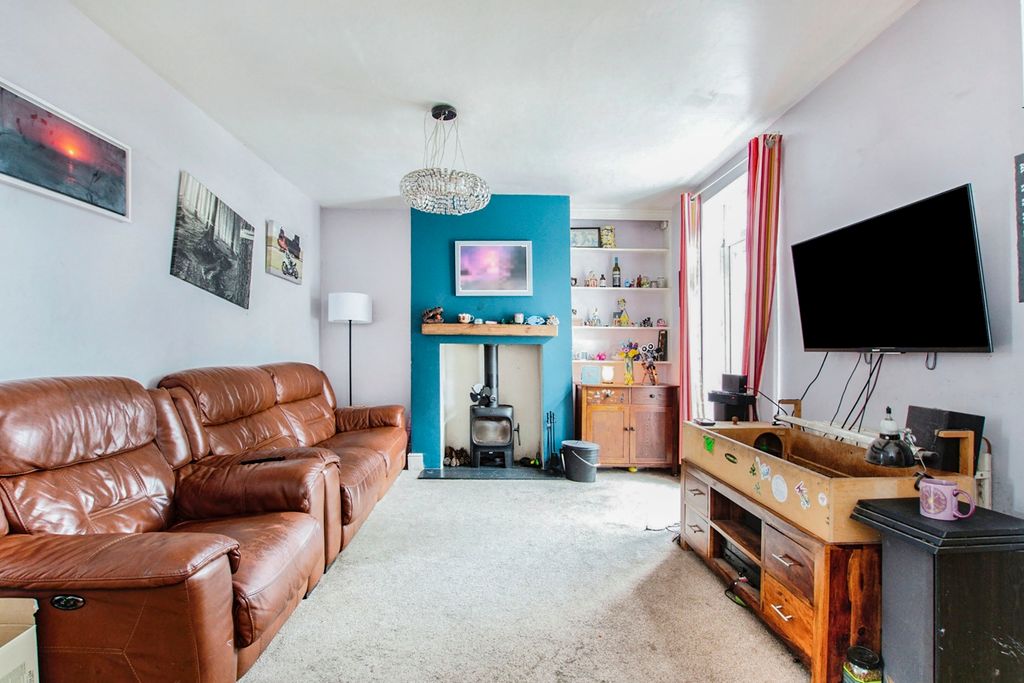 Property photo 2 of 18