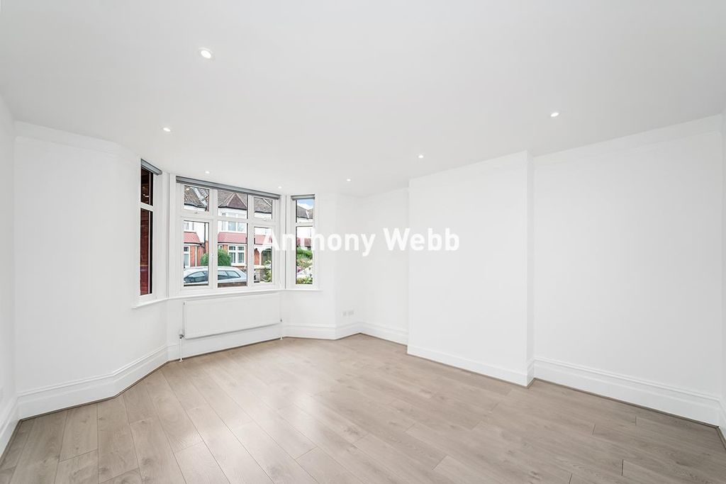 Property photo 2 of 12 Bedroom 1