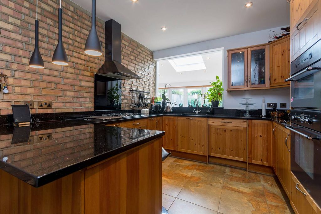 Property photo 2 of 10
