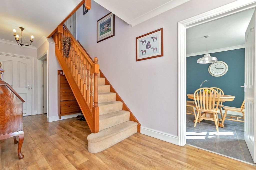 Property photo 3 of 34