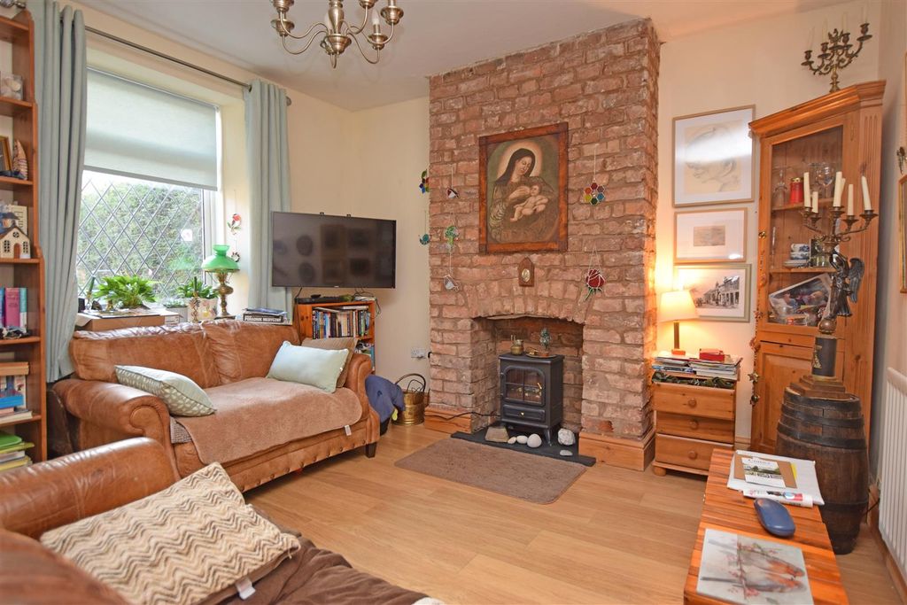 Property photo 3 of 20 Lounge V2.Jpg