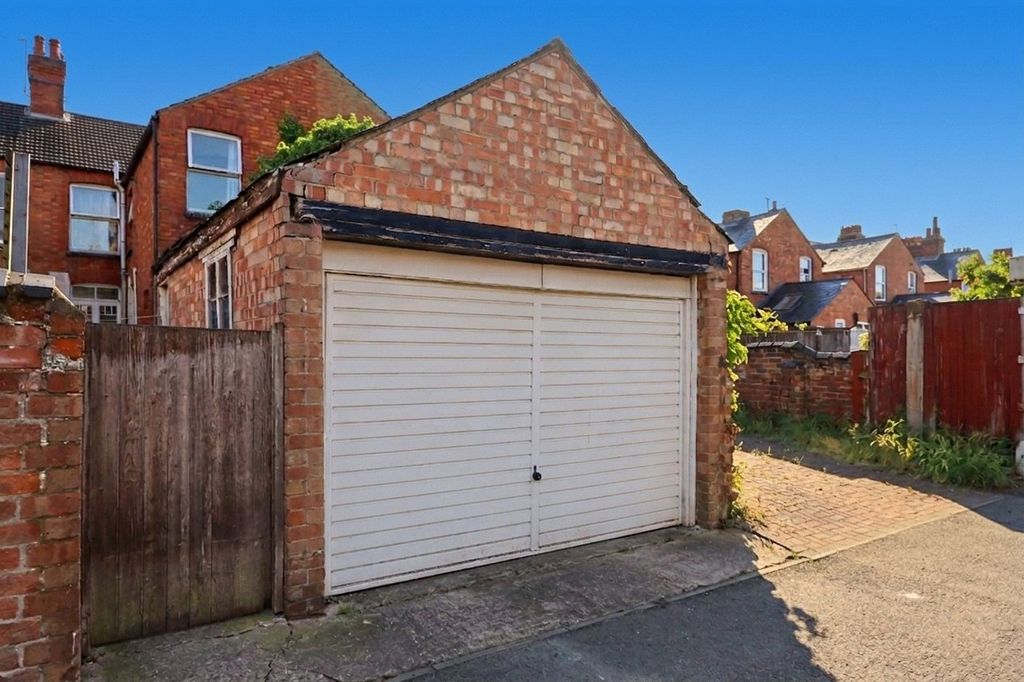Property photo 2 of 11 Picture No. 12
