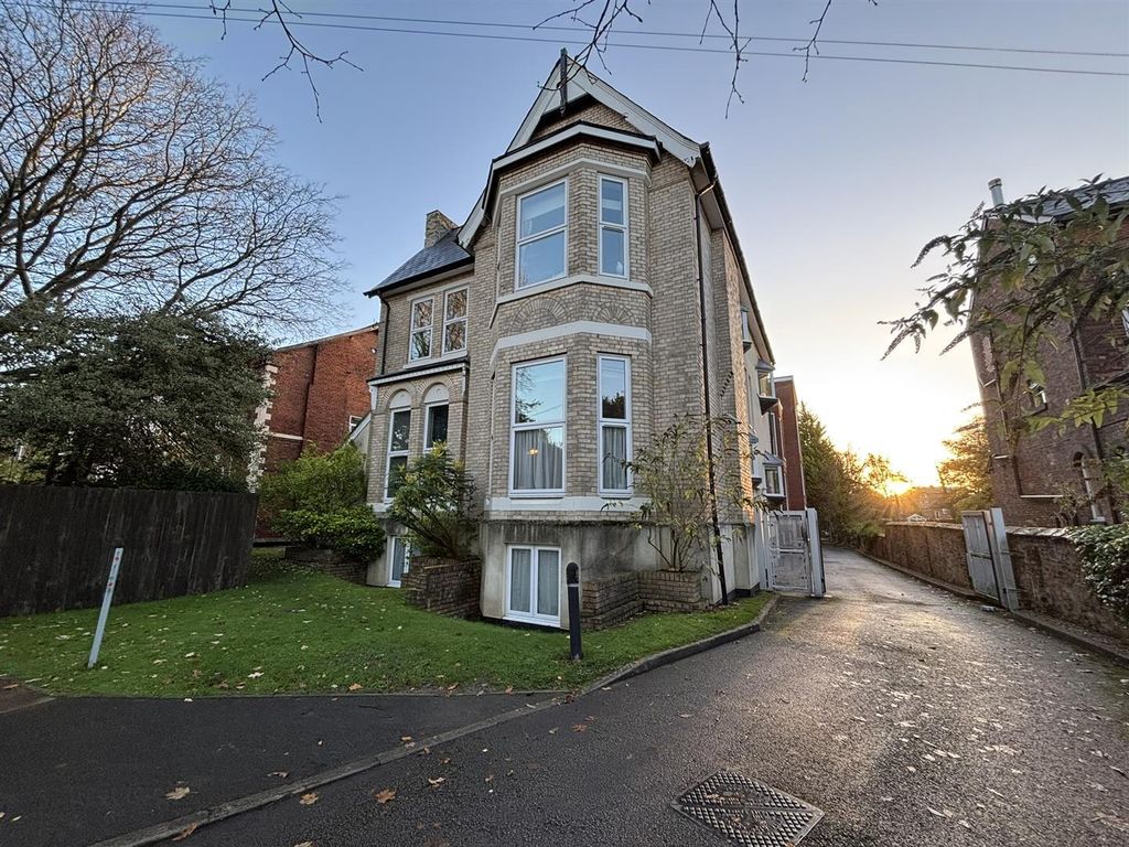 Property photo 1 of 14 External