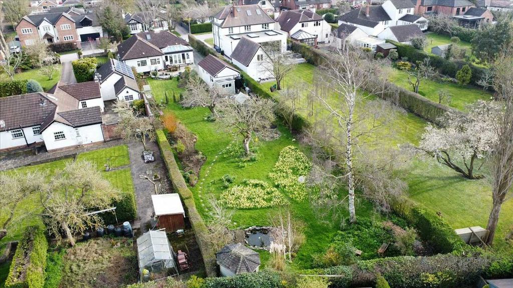 Property photo 2 of 33 Entrance Hallway