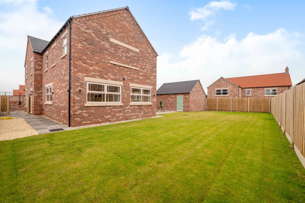 Property photo 2 of 29 4173372