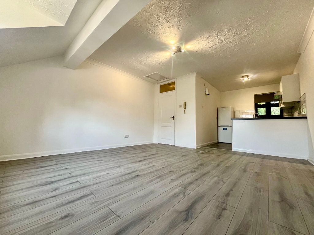 Property photo 3 of 7 9d99847c-8c9c-405E-9Ba2-Ec3536E3766F