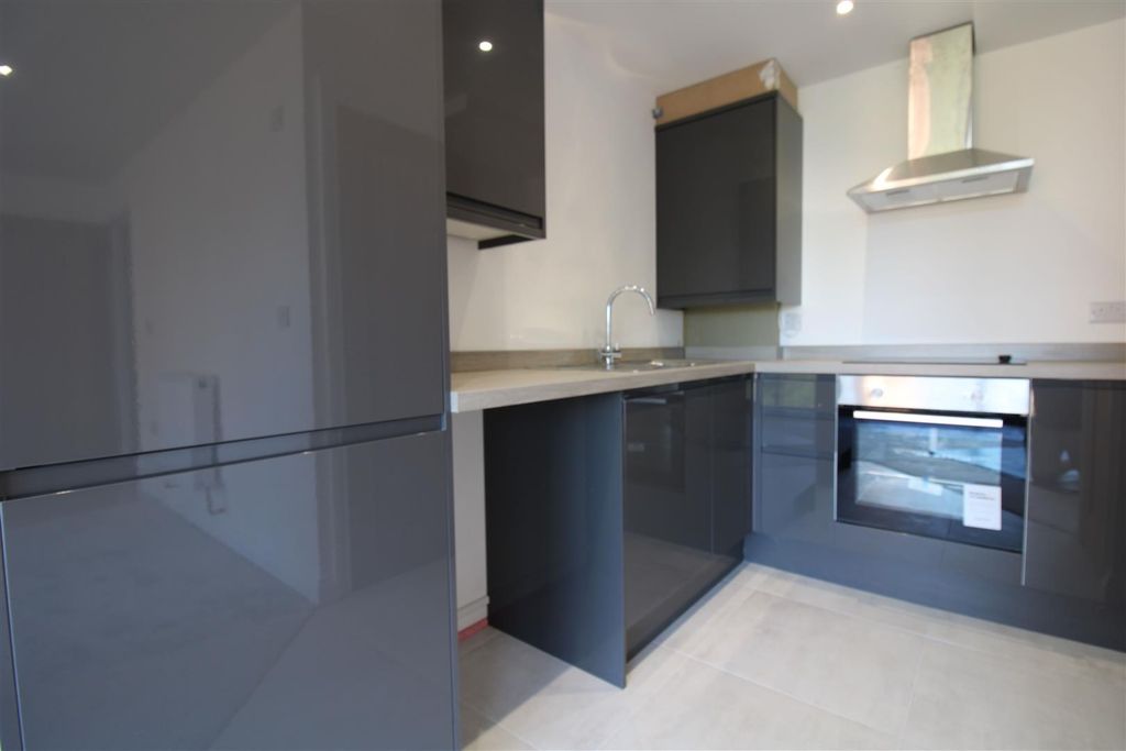 Property photo 3 of 10 Kitchen (Alto Id: 154517630)