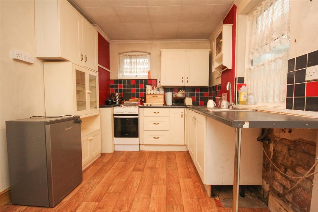 Property photo 2 of 14 Kitchen 2.Jpg