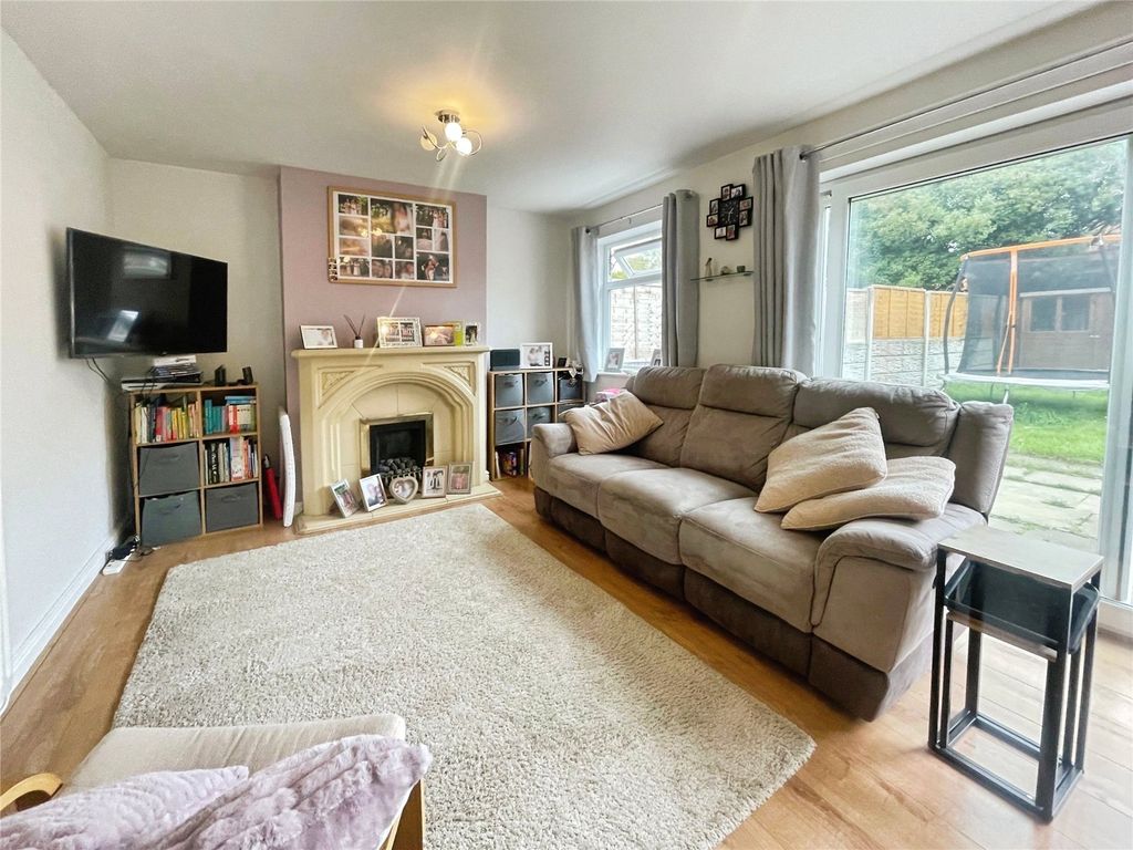 Property photo 2 of 14 Lounge