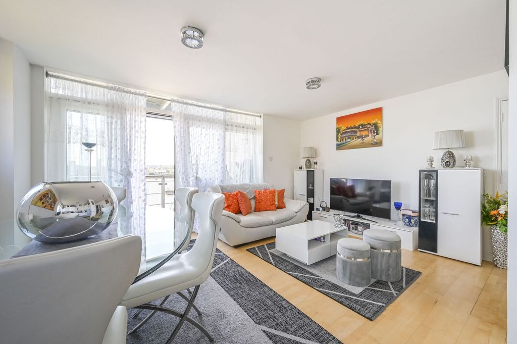 Property photo 1 of 11
