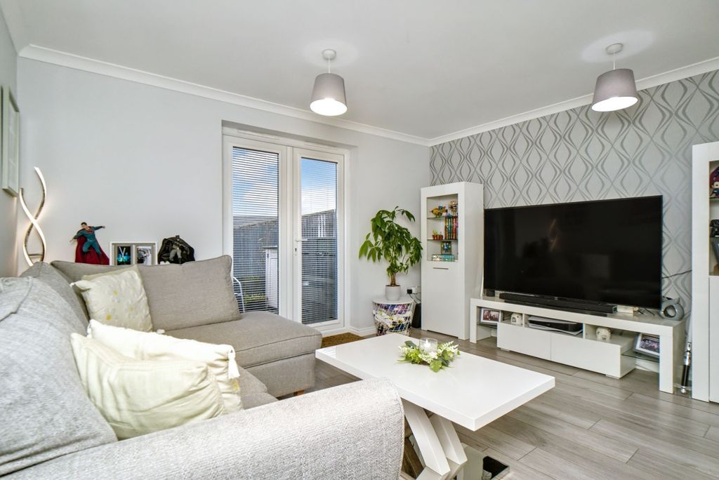 Property photo 2 of 18 4238552