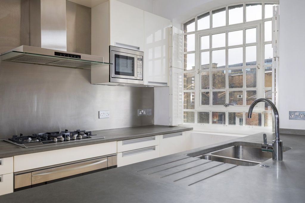 Property photo 3 of 19 Kitchen