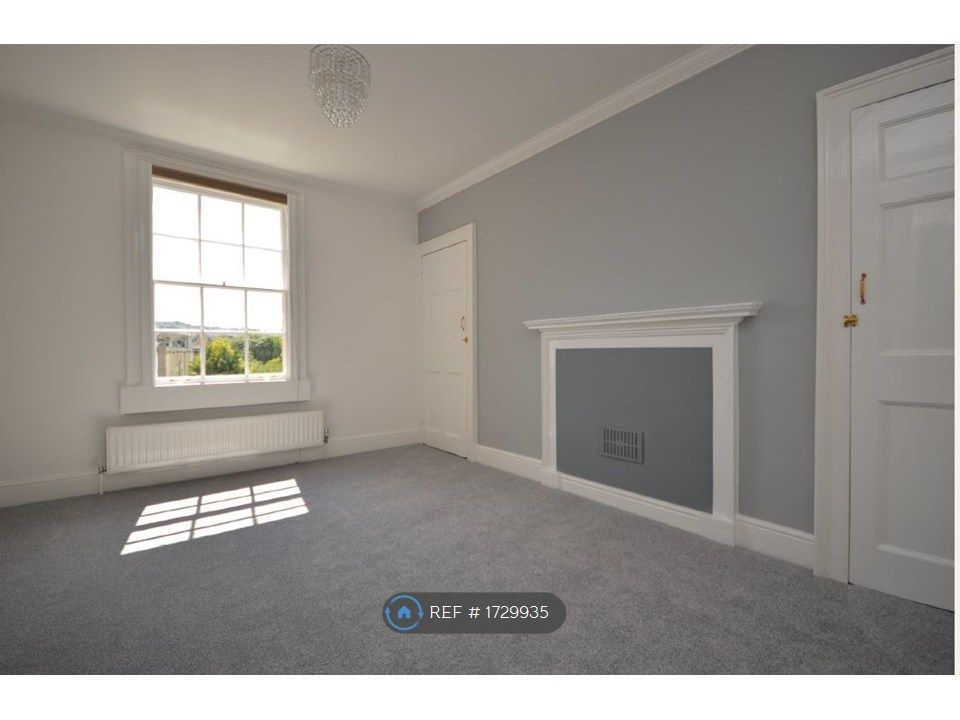 Property photo 2 of 6 Bedroom