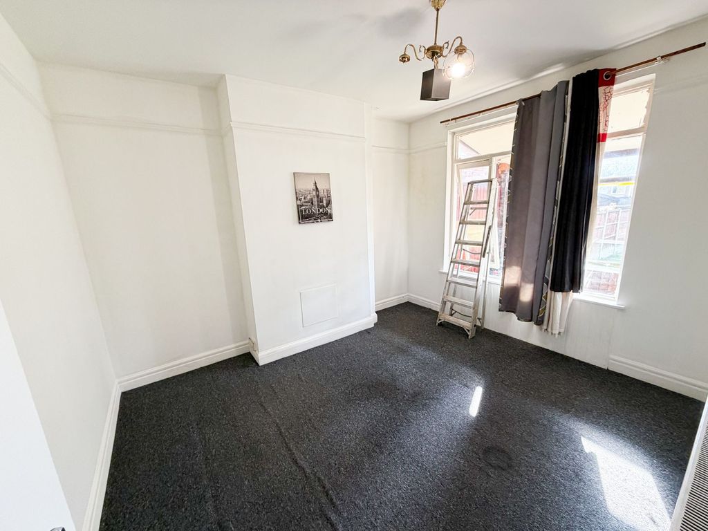 Property photo 3 of 7 Springfield Drive Ig2